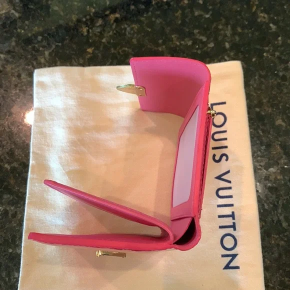 SOLD Louis Vuitton Vernis Koala Wallet - Picture 14 of 17